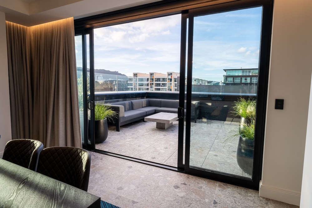 Luxury Penthouse, City View (4 King Beds) - Photo 39