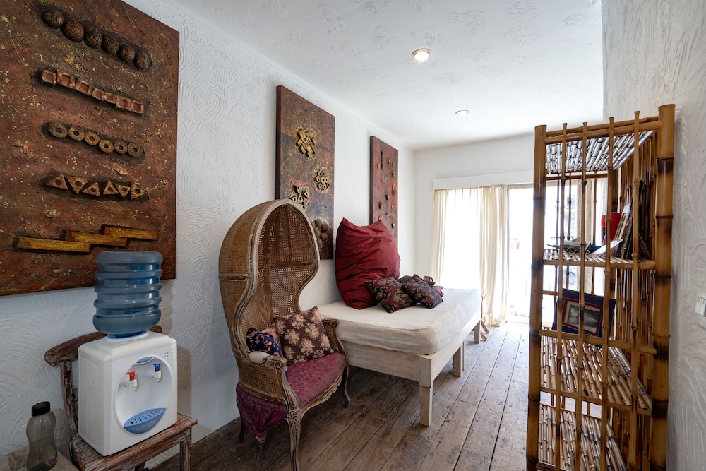 Standard Room, 1 King Bed, Courtyard View photo 1