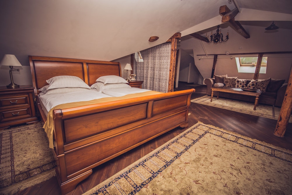 Deluxe Suite - Photo 6