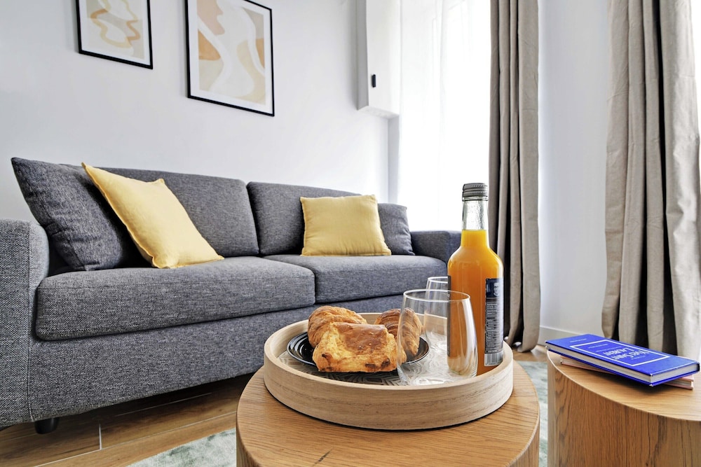 Apartment photo 2