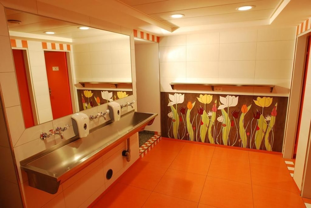 Single Bed in mixed dormitory (1 bed in 16 dorm) photo 3