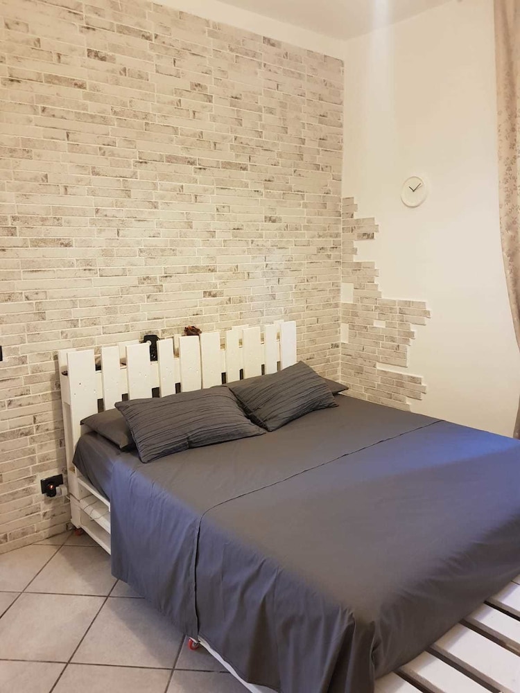 Basic Double Room, Shared Bathroom