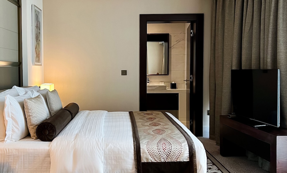 Superior Room, 1 King Bed, City View