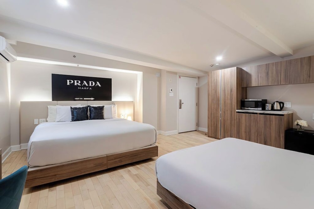 Deluxe Room, 2 Queen Beds - Photo 11
