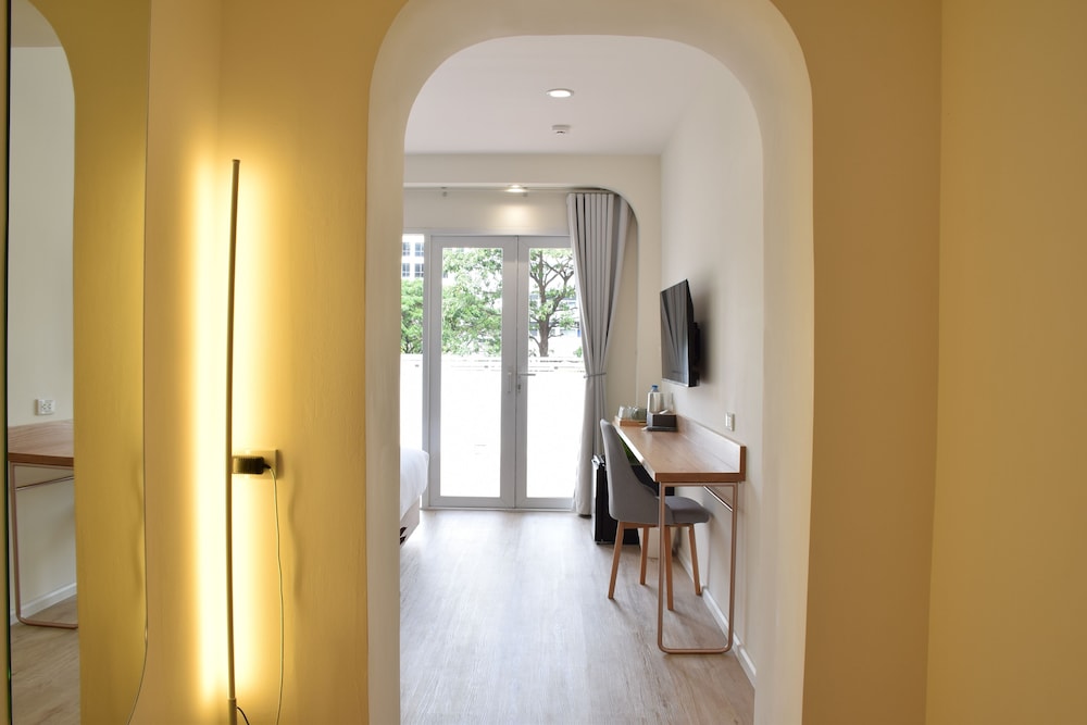 Deluxe Room, Balcony photo 2
