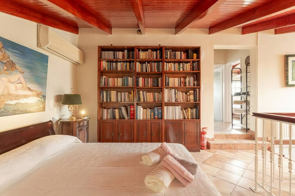 Luxury Villa, 4 Bedrooms, Private Pool, Poolside photo 2
