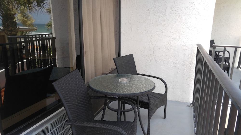Deluxe Room, 2 Queen Beds, Kitchenette - Photo 12