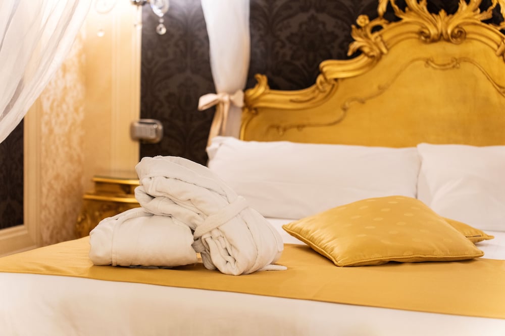 Suite - Photo 16
