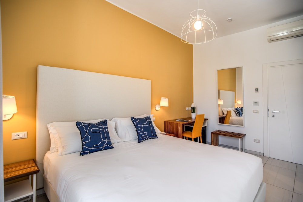 Double or Twin Room, Pool View photo 2