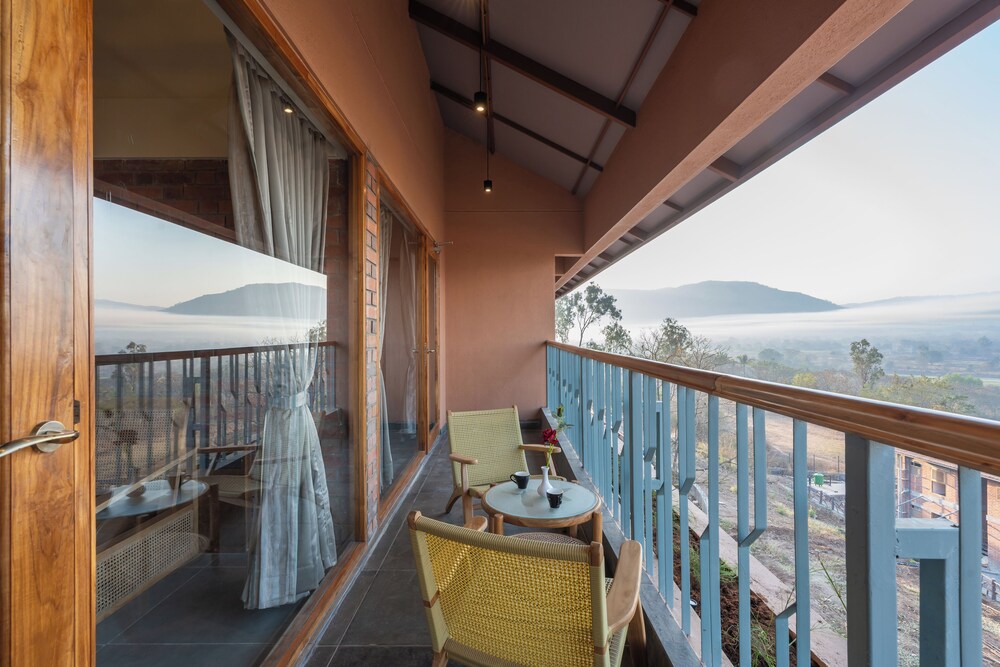 Suite, Balcony