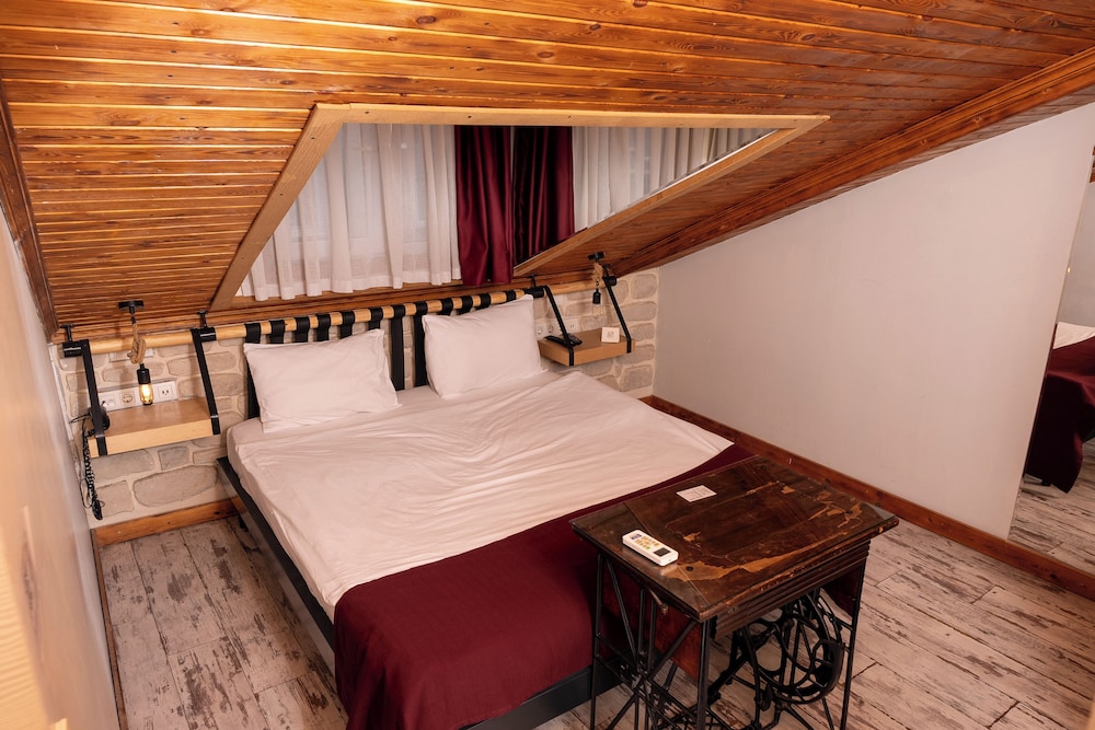 Economy Double Room (Attic) photo 1