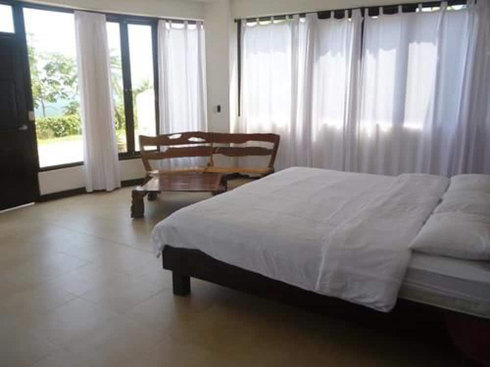 Superior Suite, 1 King Bed, Ocean View