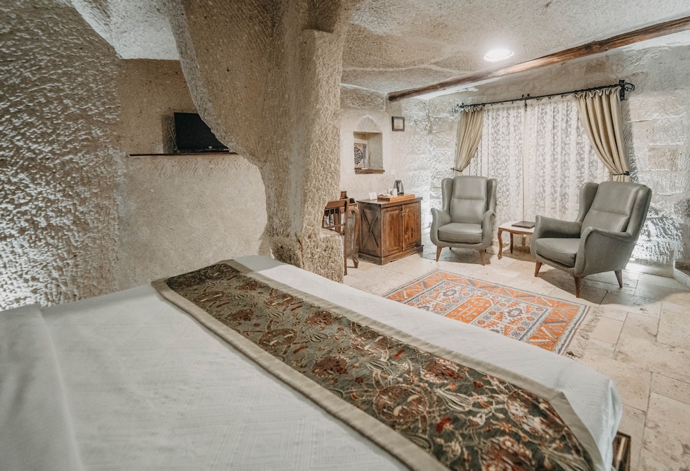 Deluxe Cave Room photo 3