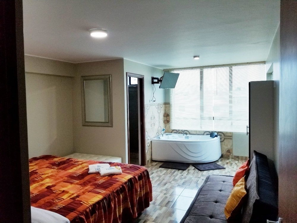 Suite, Jetted Tub