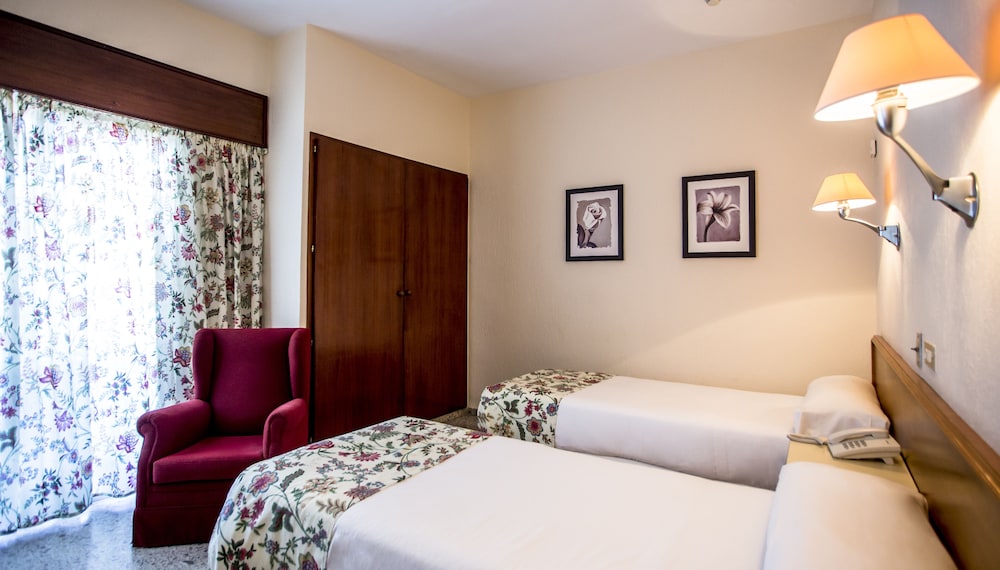 Standard Double Room, 2 Twin Beds - Photo 4