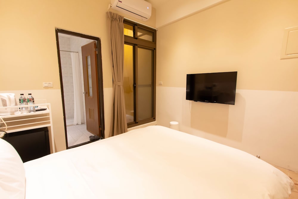Economy Double Room, 1 Queen Bed, Accessible, Non Smoking photo 3