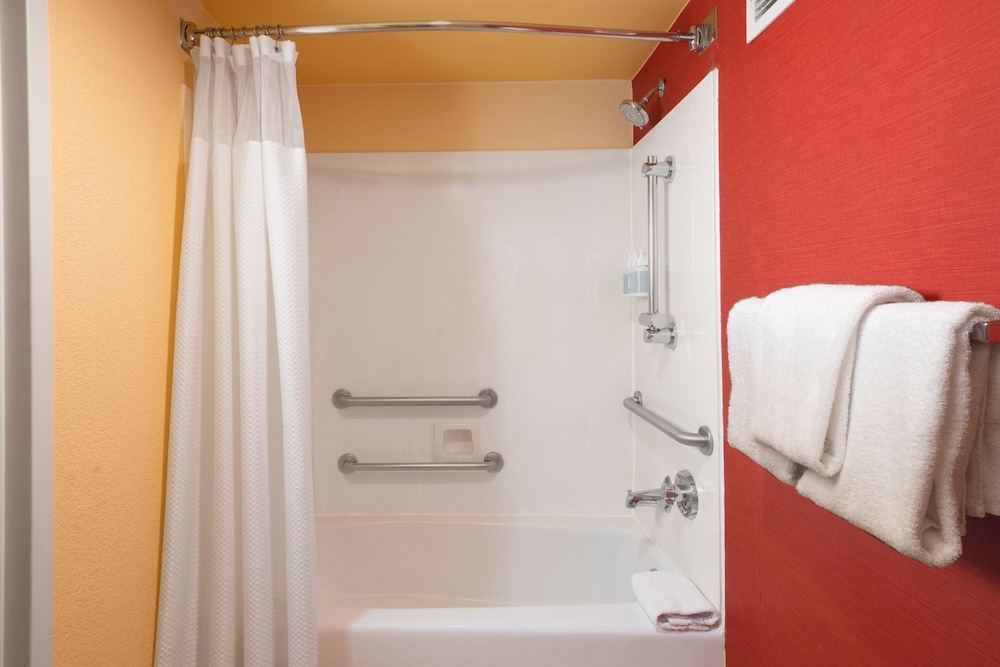 Room, 1 King Bed with Sofa bed (Mobility Accessible, Tub) photo 2