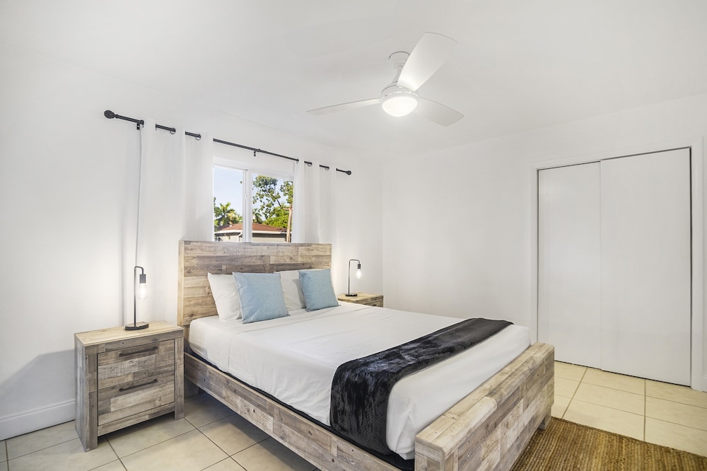 Premium Condo, 2 Bedrooms, 2 Bathrooms (1718) photo 2