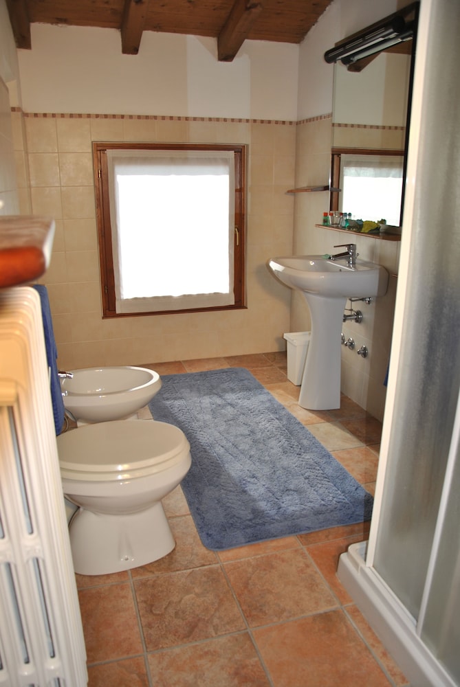 Triple Room, Shared Bathroom photo 2