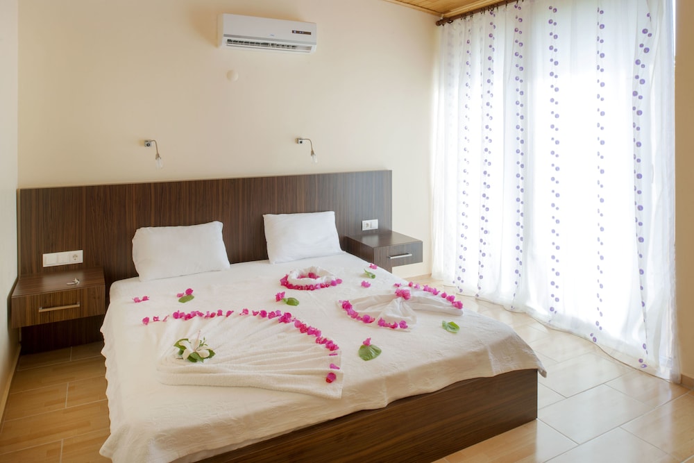 Comfort Double or Twin Room, Poolside photo 2
