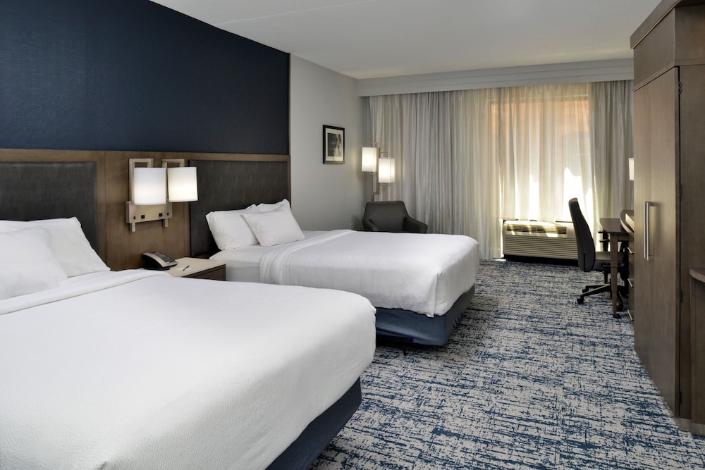 Room, 2 Queen Beds photo 1