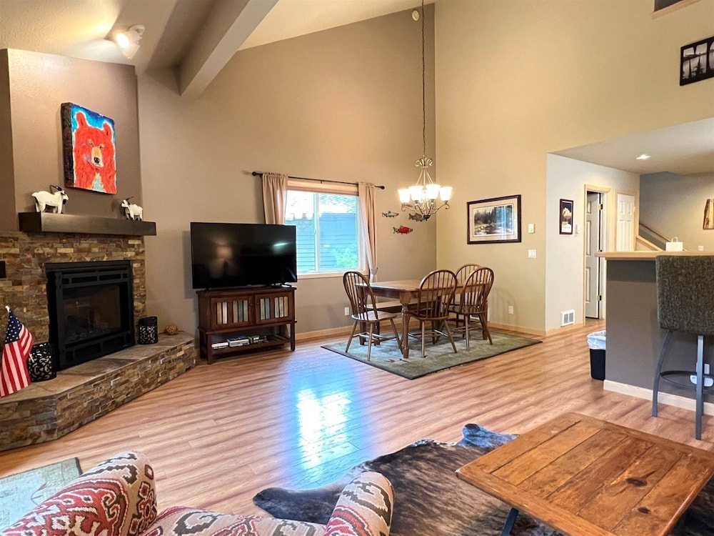 Condo (MH208) photo 1