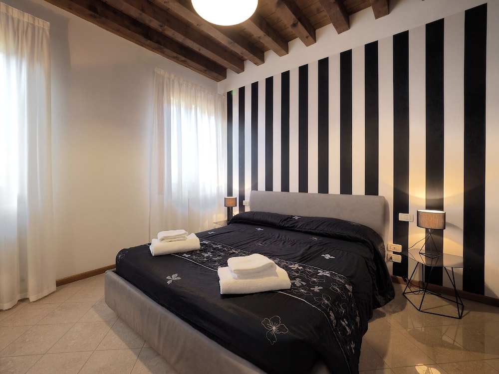 Apartment, 2 Bedrooms, Venetian Style 3 photo 1