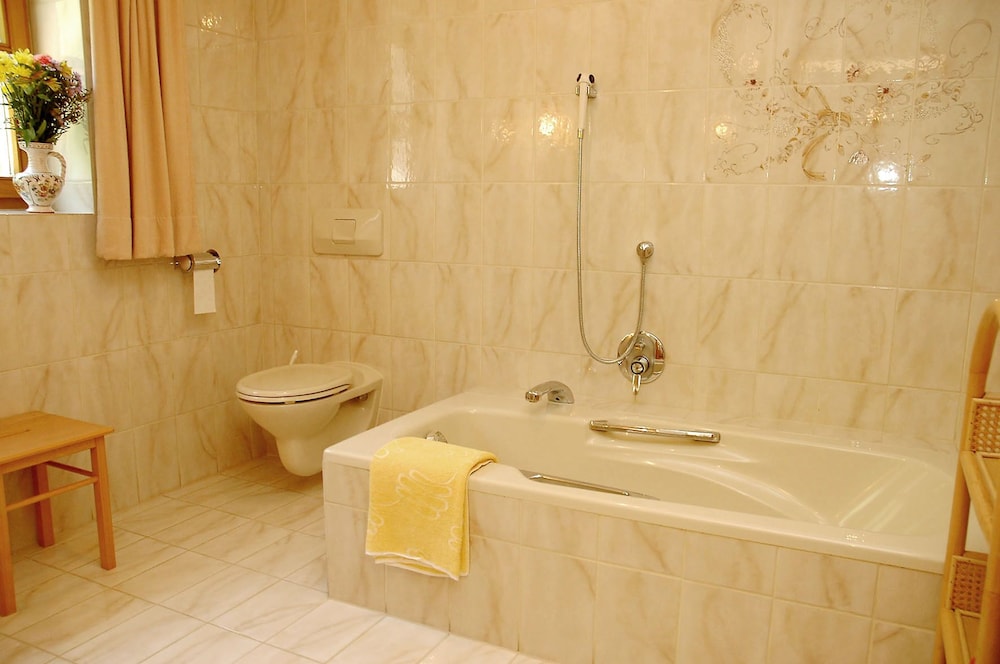 Apartment photo 2