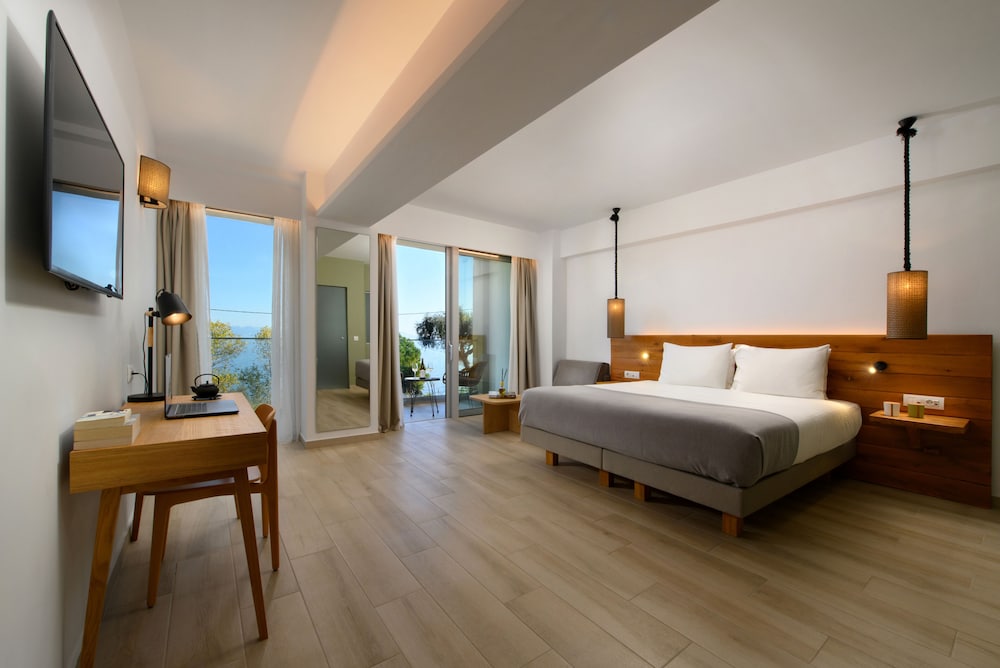 Essential Suite with Sea View - Photo 3
