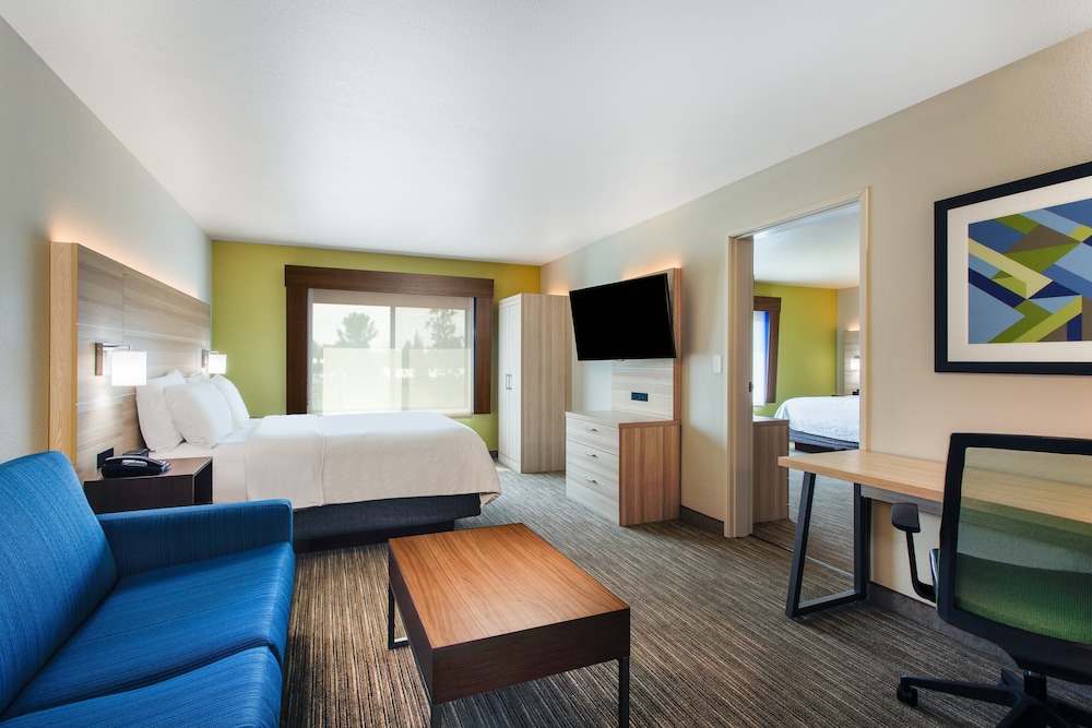 Suite, 2 Bedrooms - Photo 1