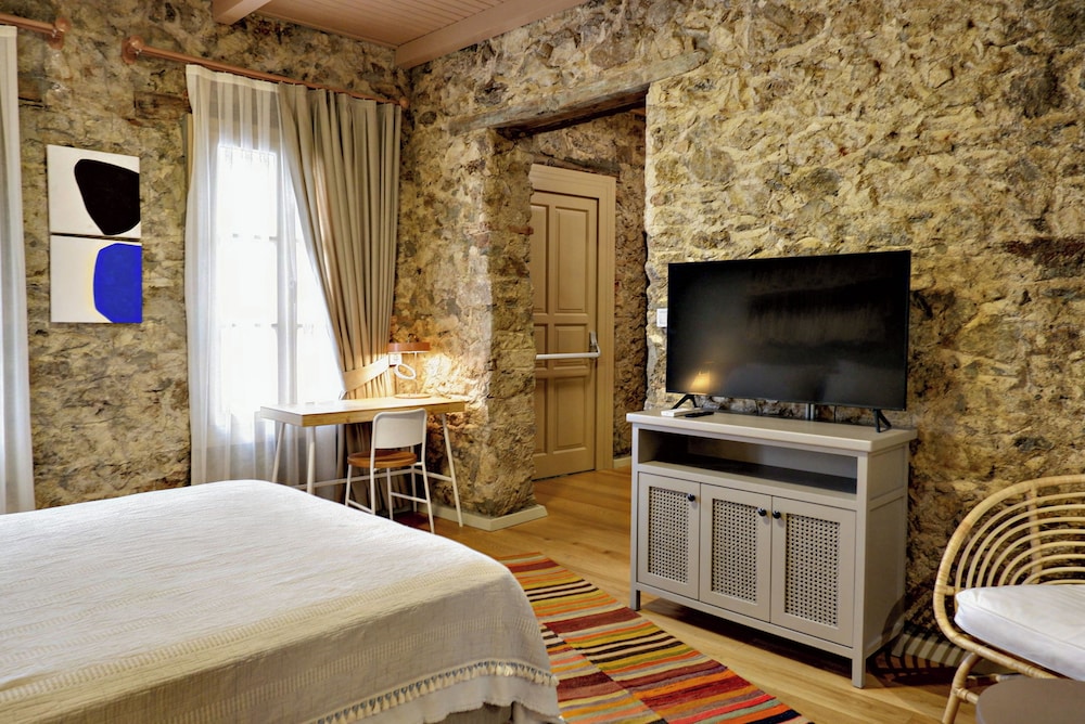 Deluxe Double Room, 1 Double Bed - Photo 1