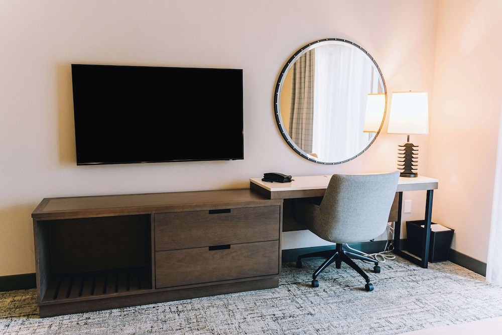 Deluxe Suite, 2 Queen Beds - Photo 1