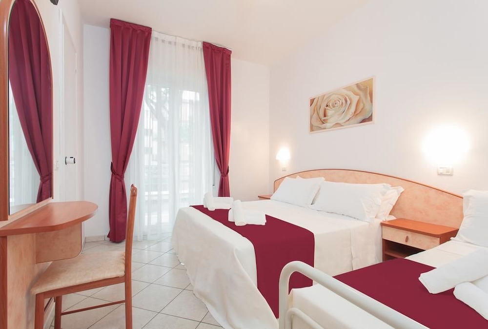 Classic Quadruple Room - Photo 1