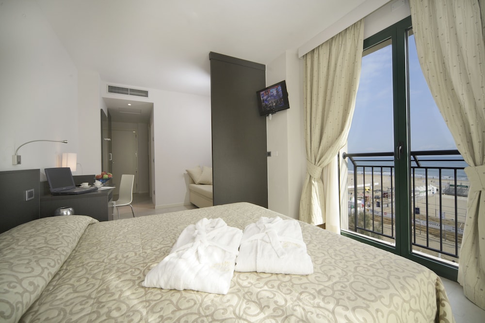 Superior Triple Room, Sea View photo 2