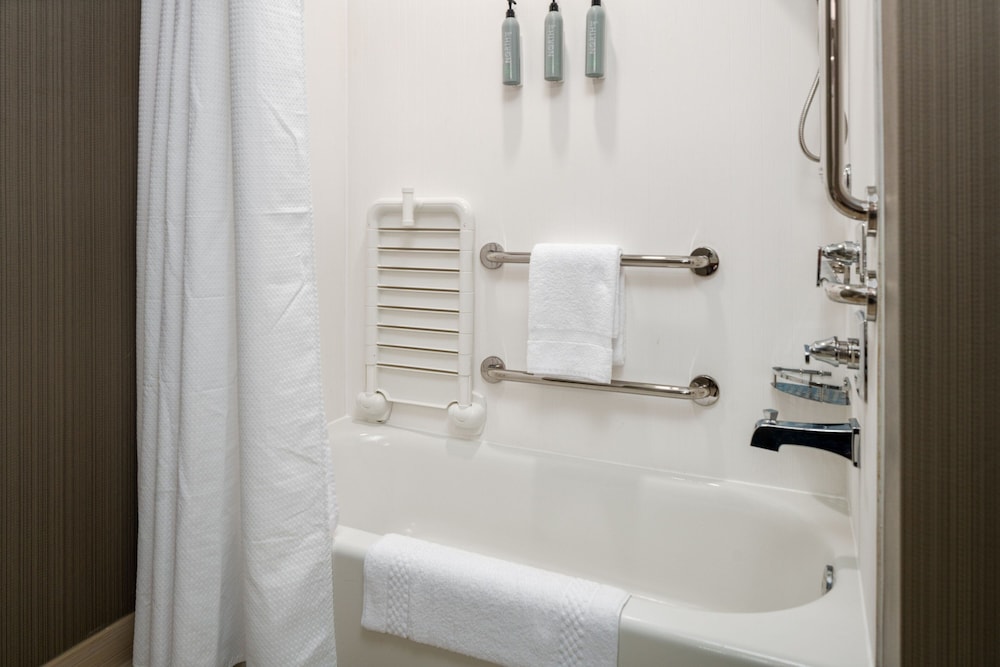 Room, 2 Queen Beds (Hearing Accessible) - Photo 8