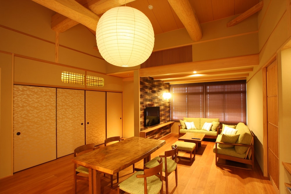Twin Room With Four Semidouble Beds photo 2