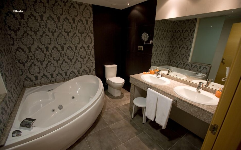 Suite - Photo 5