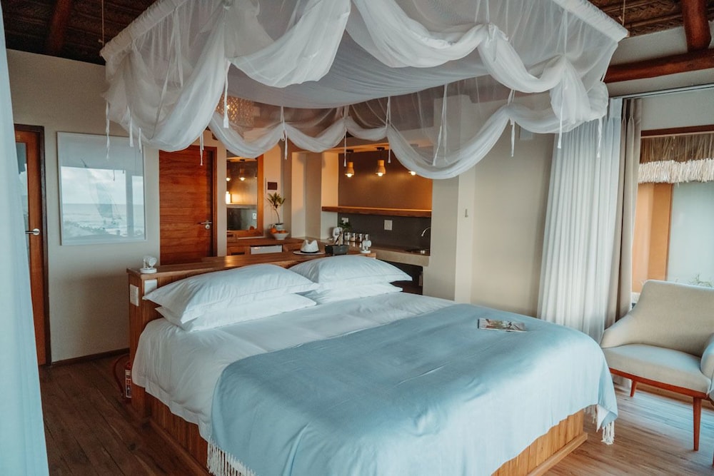 Deluxe Double Room, 1 King Bed, Non Smoking, Ocean View photo 2