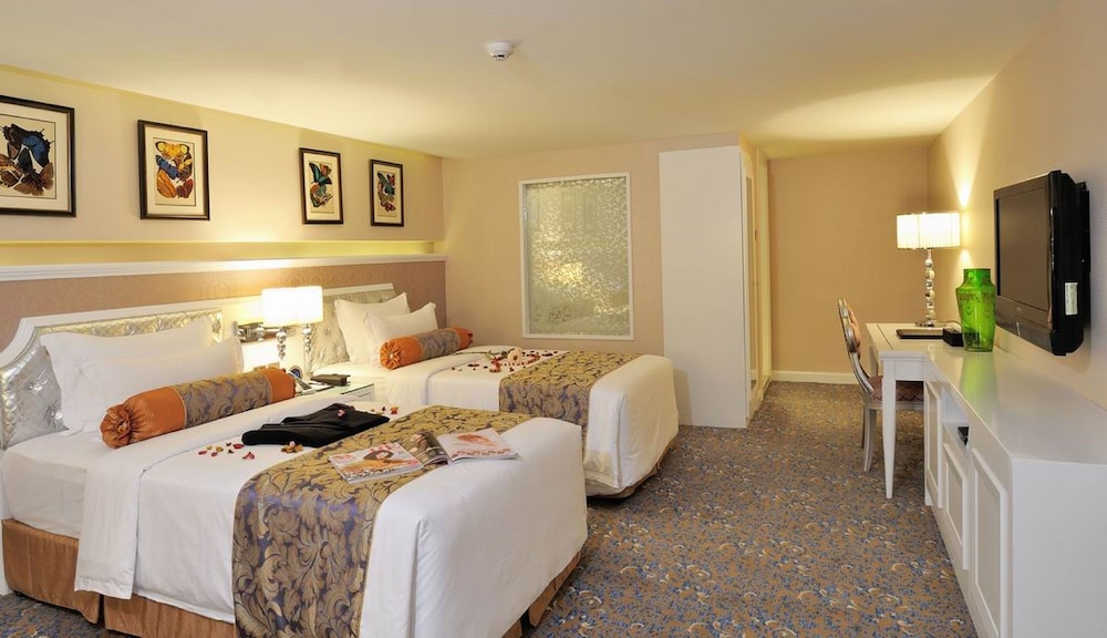 Deluxe European Room - Photo 2