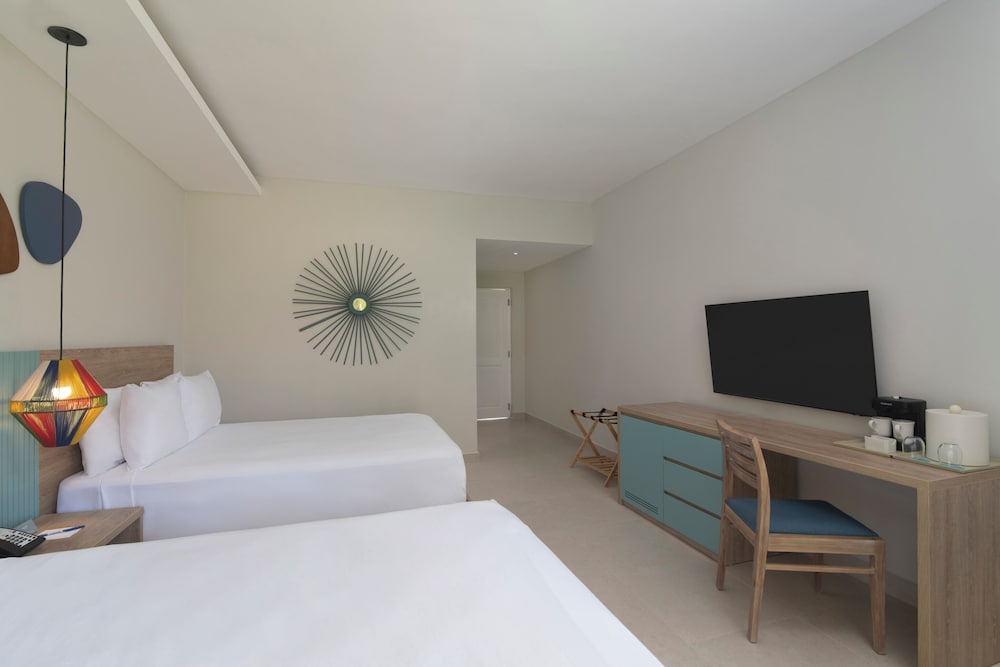 Standard Room, 2 Double Beds, Garden View - Photo 5