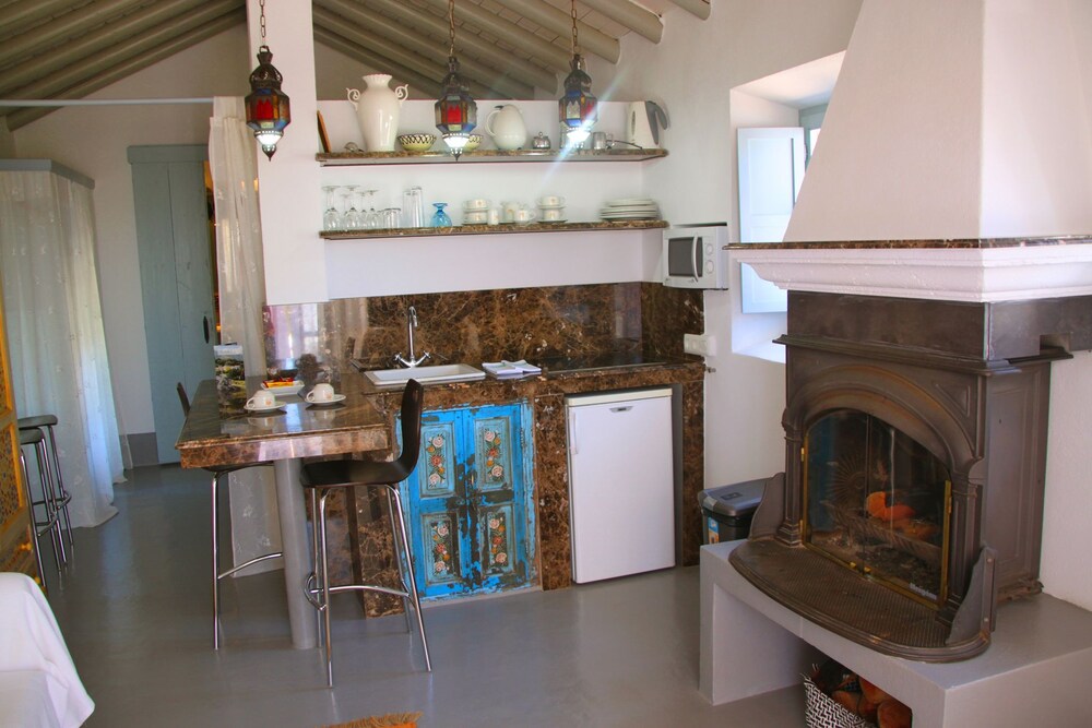 Deluxe Studio Suite (2) - Photo 2