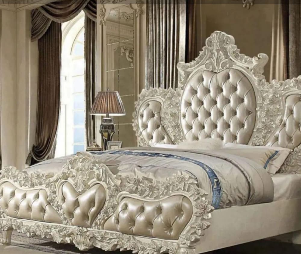 Royal Studio Suite, 1 King Bed, Microwave, Executive Level photo 2
