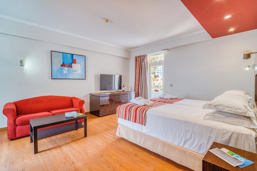 Deluxe Triple Room, Sea View - Photo 4