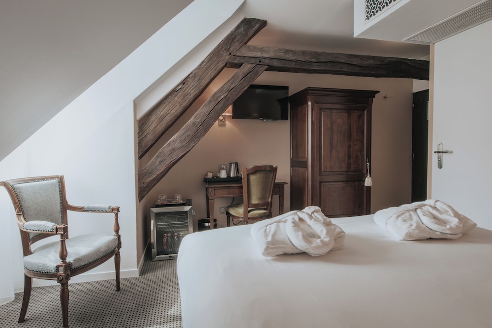 Standard Double Room - Photo 10
