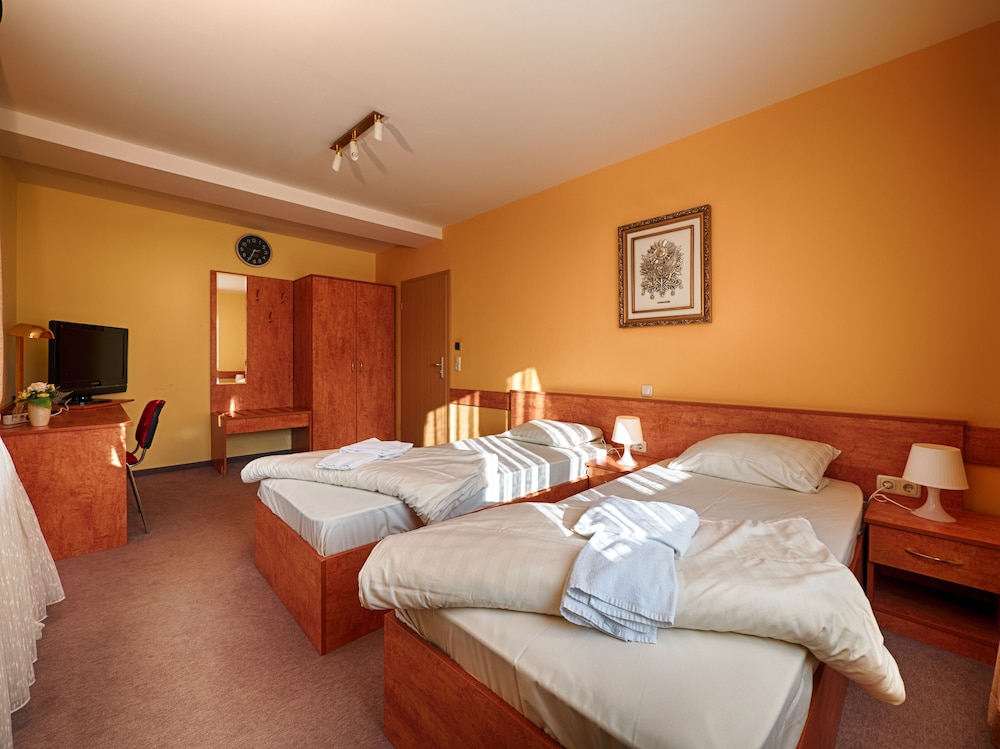Apartment, 5 Bedrooms (B)