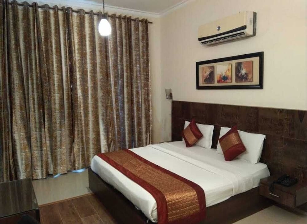 Deluxe Single Room