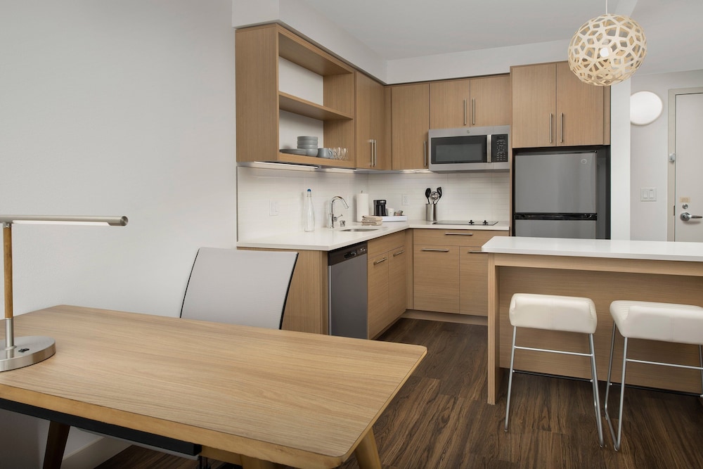 Suite, 1 Bedroom, Bathtub (Mobility/Hearing Accessible, Tub) photo 3