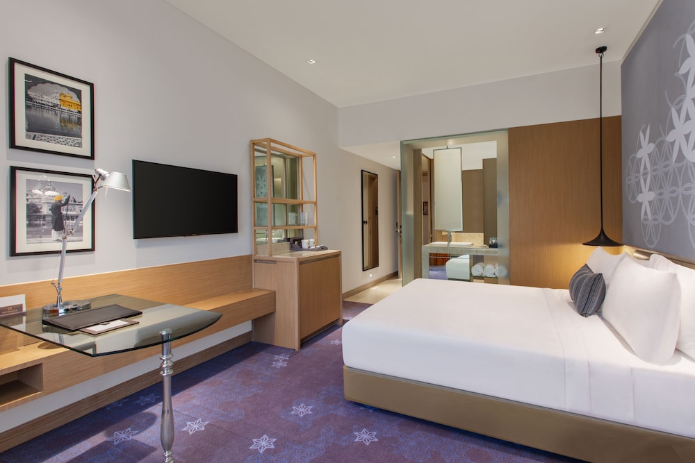 Deluxe Room, 1 King Bed, City View (Deluxe Room Double) - Photo 7