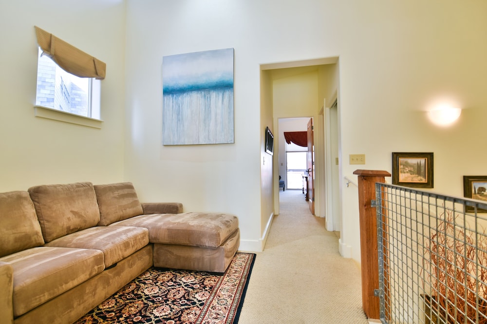 Townhome, Multiple Beds, Hot Tub, Mountain View photo 3