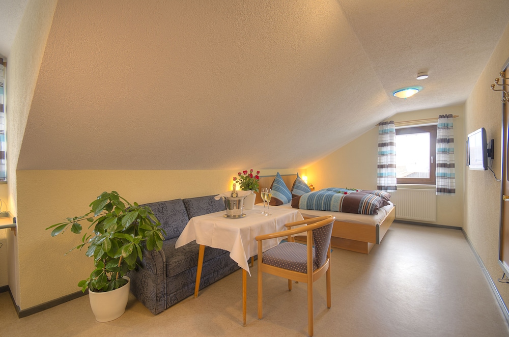 Basic Double Room photo 2